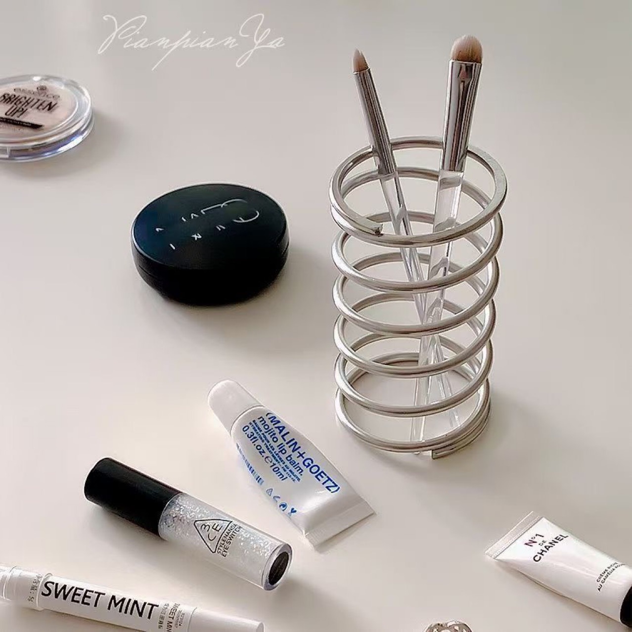 Stainless Steel Toothbrush Hol - Tiny Home Bathroom Kit のレビューと価格